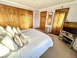 Bedroom- click for photo gallery